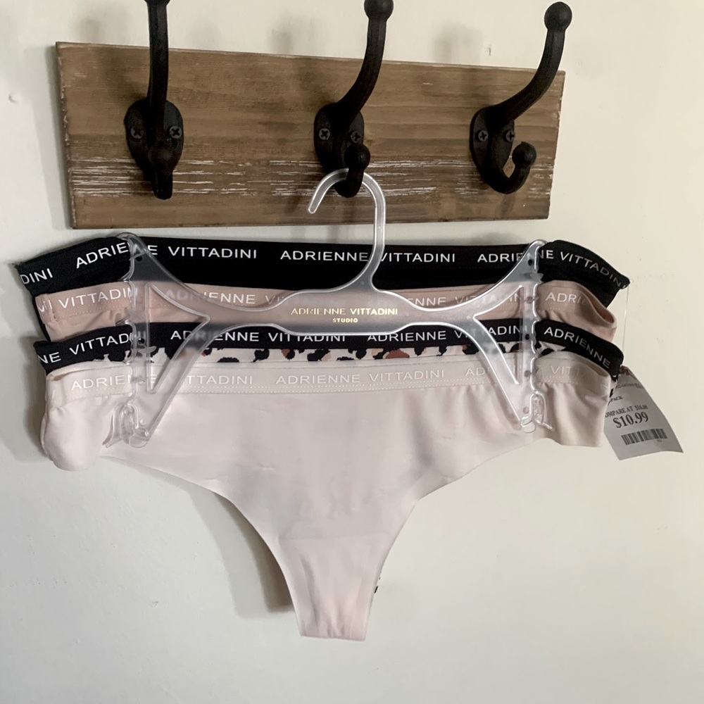 Adrienne Vittadini New 4 pack Thongs L